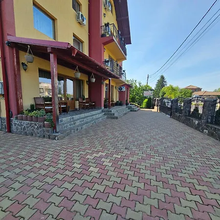 Casa Leu Hotel Curtea De Arges Exterior photo